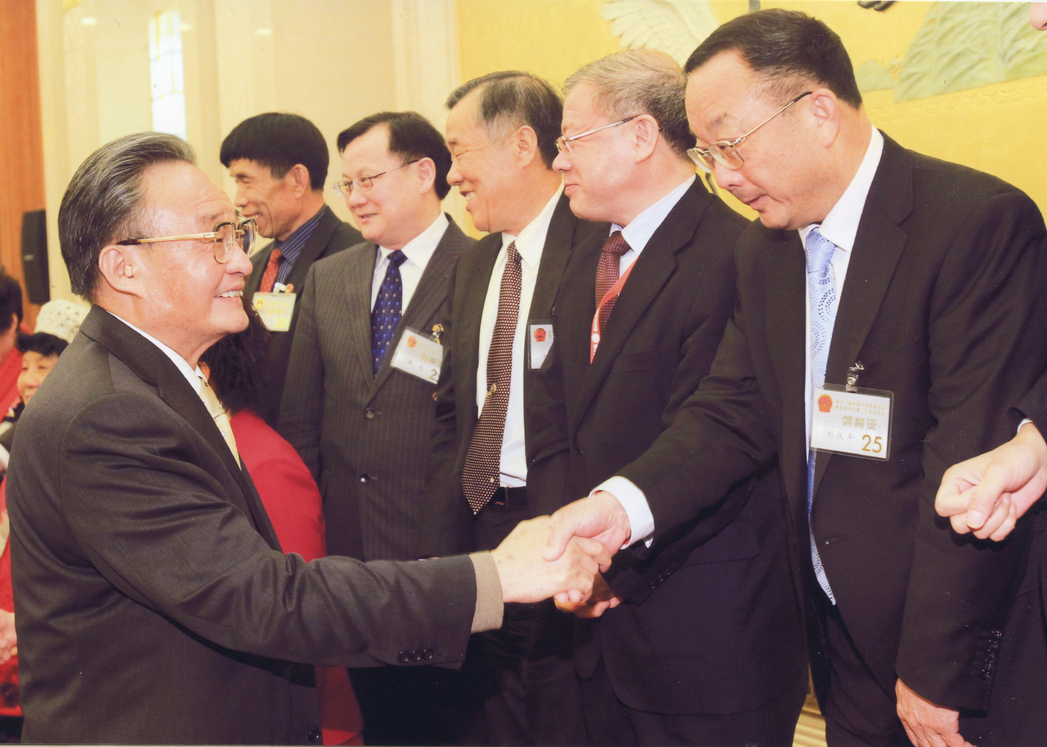 在十一屆全國人大常委會25次會議上，時任吳邦國委員長親切接見集團創始人劉慶年